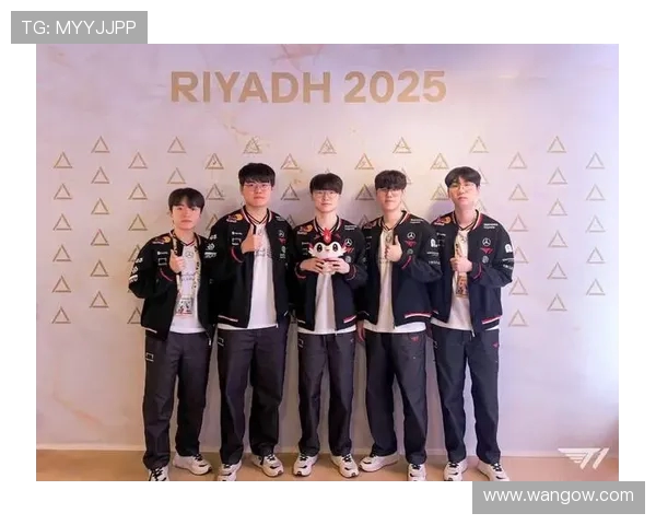 HLE季前赛活动上单队合影释出 很高兴见到你们点燃赛场期待